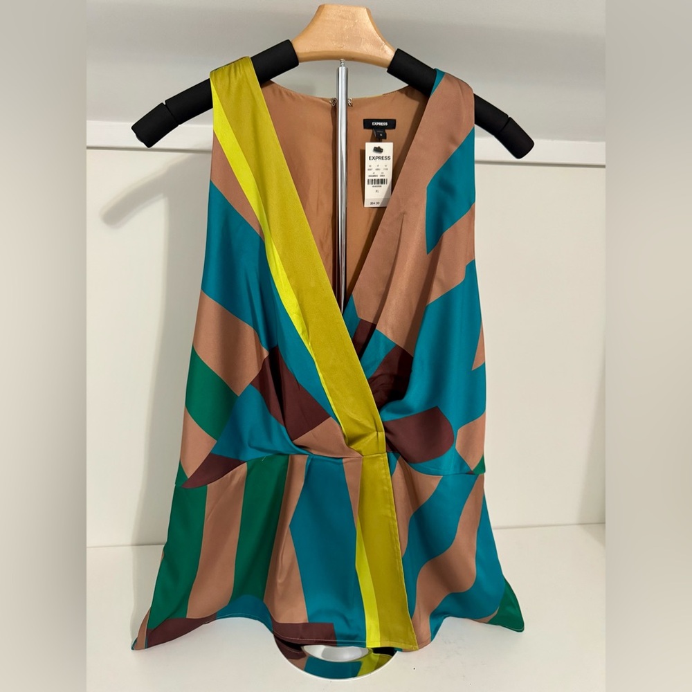 Express Multicolor Halter Top - Picture 3 of 6